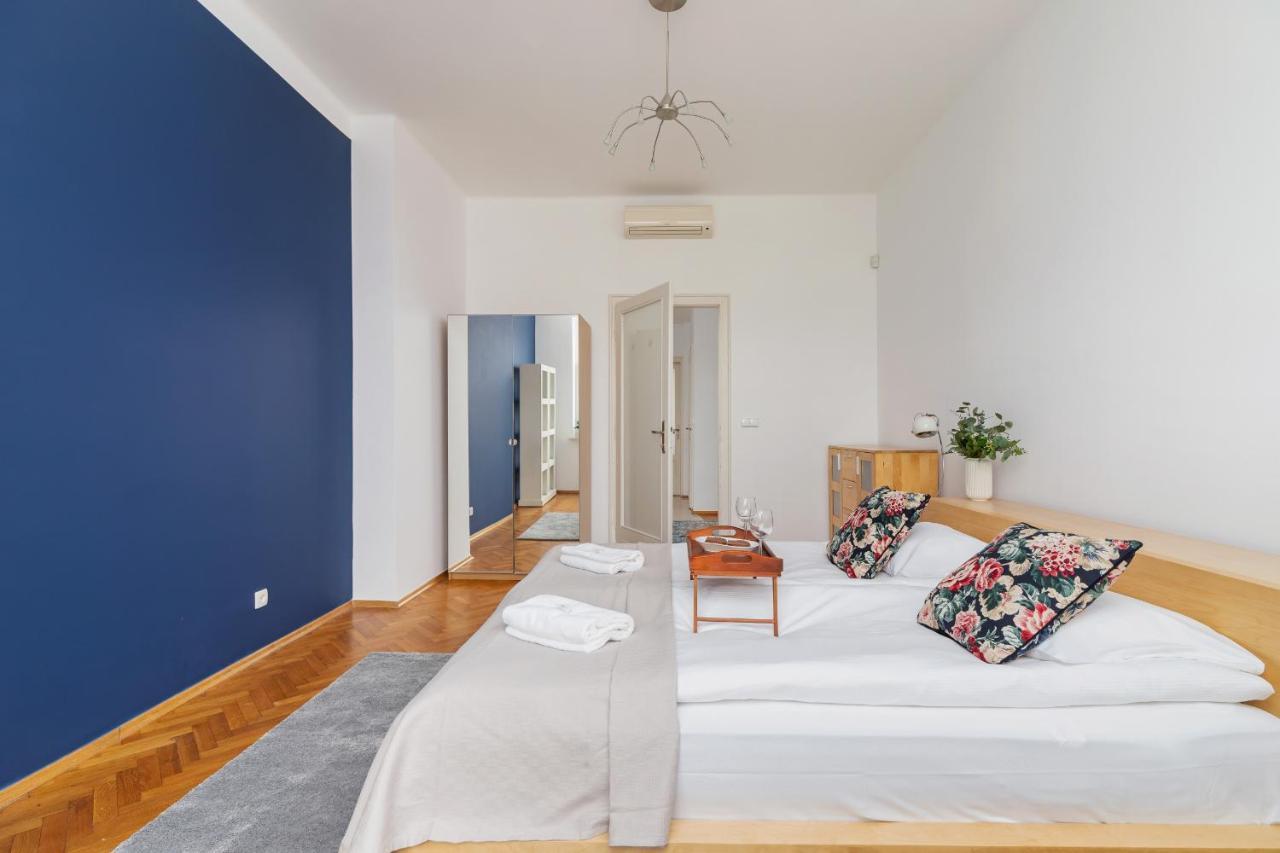 Slowacki Avenue Family Apartments Cracow By Noclegi Renters Krakow Exterior photo