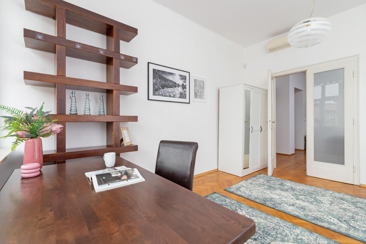 Slowacki Avenue Family Apartments Cracow By Noclegi Renters Krakow Exterior photo