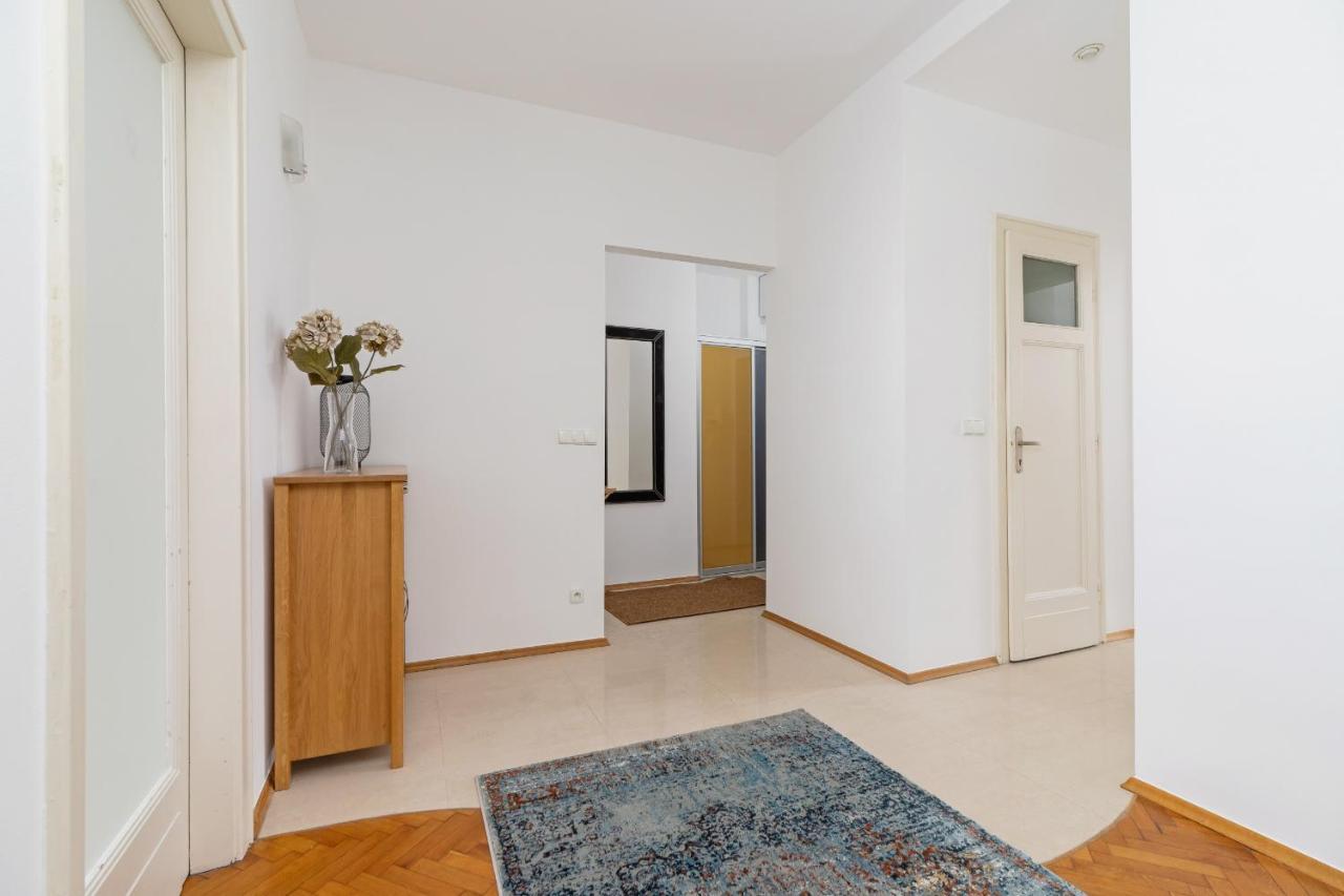 Slowacki Avenue Family Apartments Cracow By Noclegi Renters Krakow Exterior photo