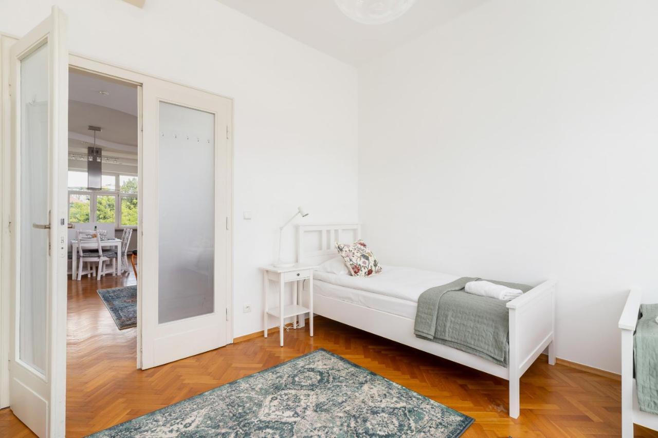 Slowacki Avenue Family Apartments Cracow By Noclegi Renters Krakow Exterior photo