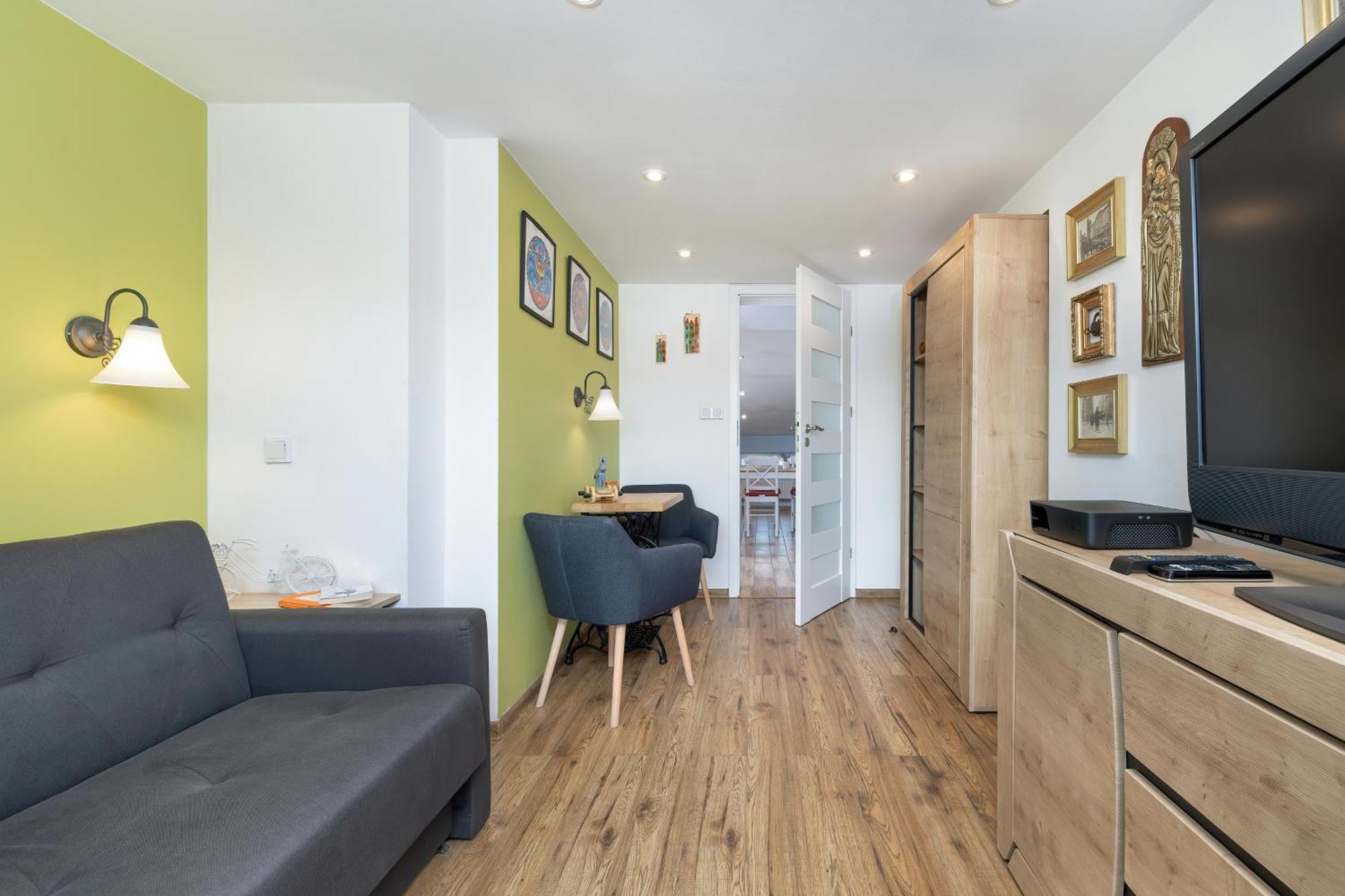 Slowacki Avenue Family Apartments Cracow By Noclegi Renters Krakow Exterior photo